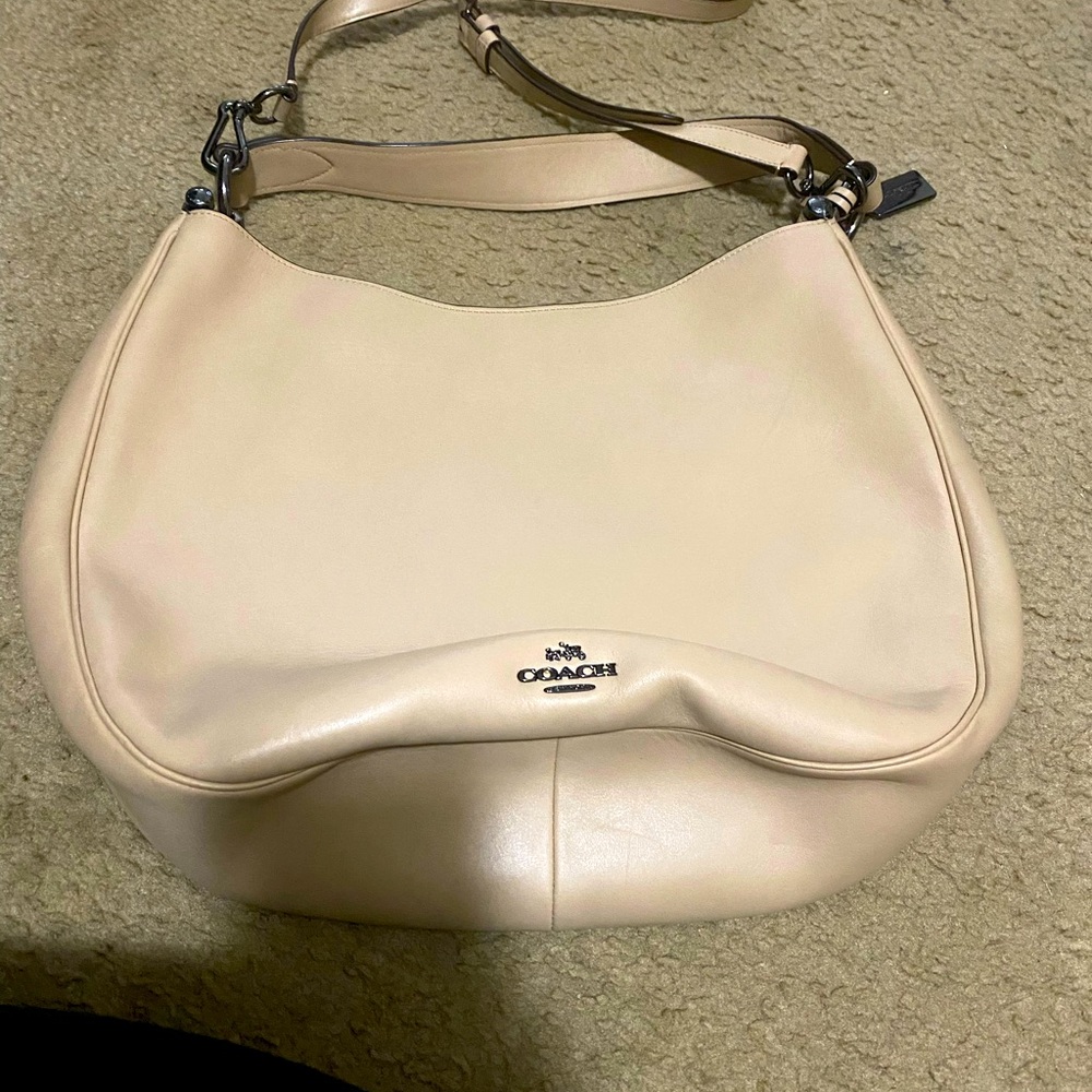 Coach Nomad in Beechwood